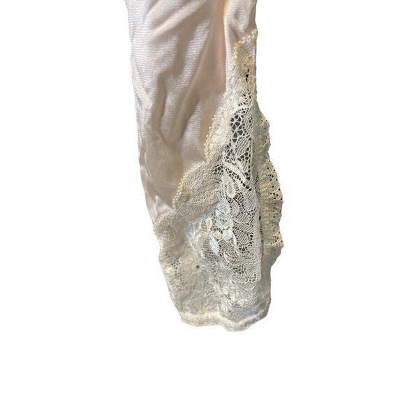 Bali Ivory Long Half Slip Lace Detail Slit at Hem Sz L - Picture 4 of 6